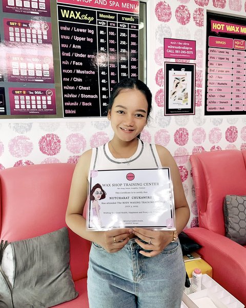 ผู้จบหลักสูตร Body Waxing ถือใบประกาศ WAX SHOP TRAINING CENTER